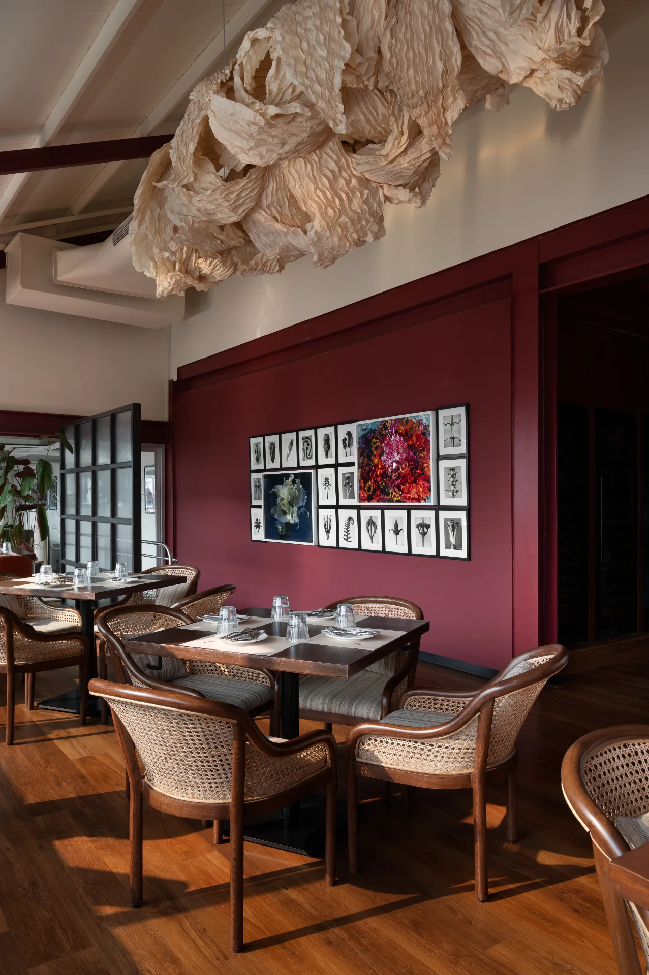 Cameo Bistro, dining room with art wall