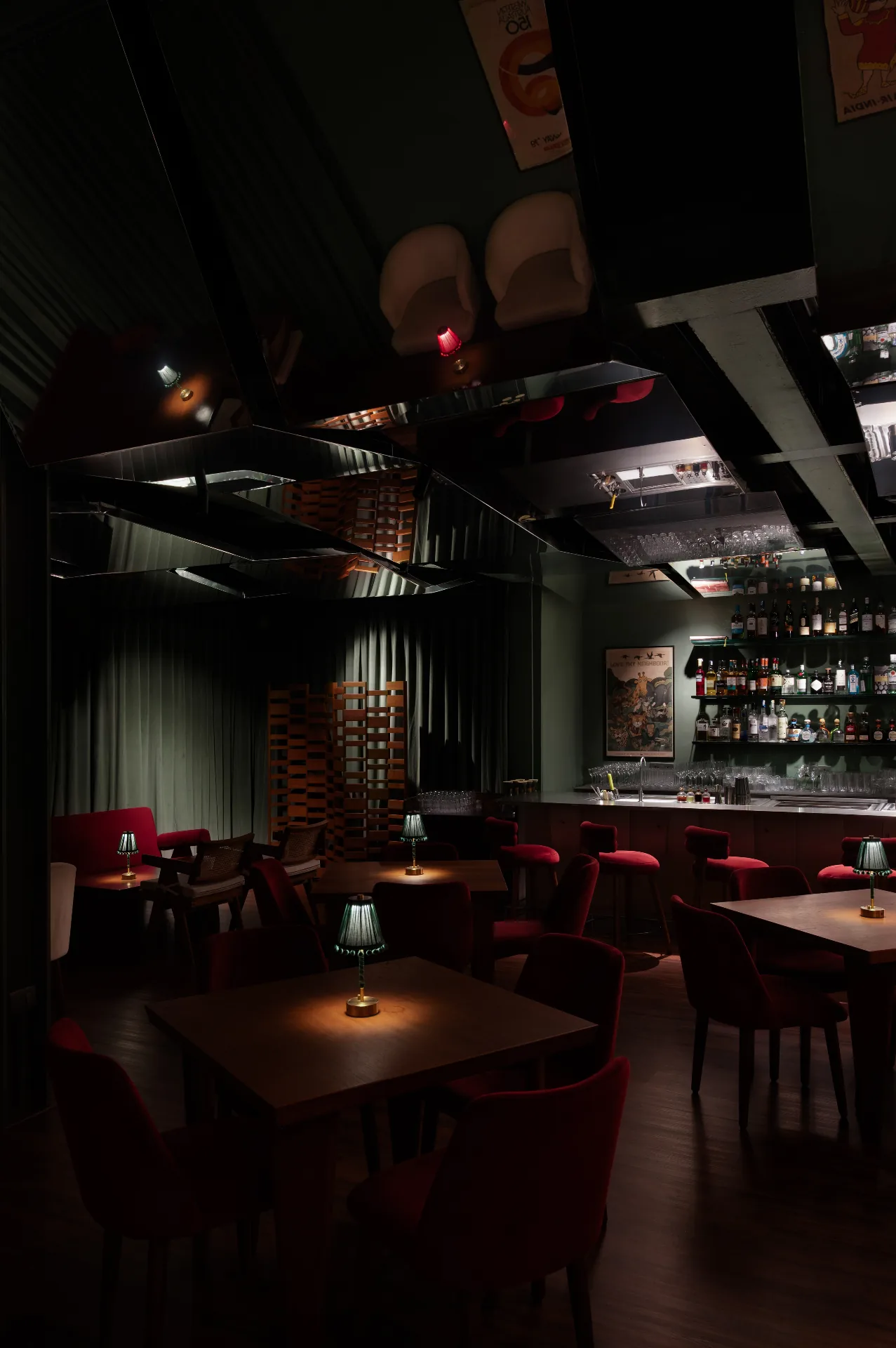 Cameo Bar, mirrored ceiling and dining room
