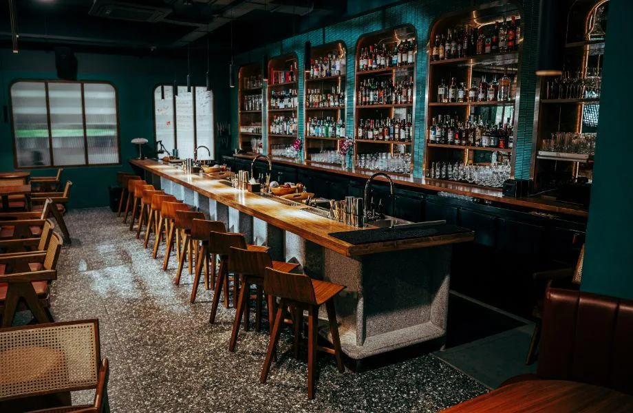 Bar Spirit Forward, detail
